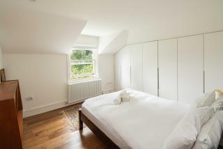 Hackney Haven: 5BD Stylish Family Gem - 2