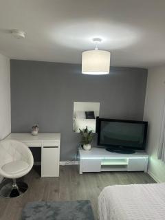 Comfortable Rooms Near Basildon Town Centre - 7