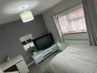 Comfortable Rooms Near Basildon Town Centre - 1