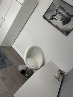 Comfortable Rooms Near Basildon Town Centre - 4