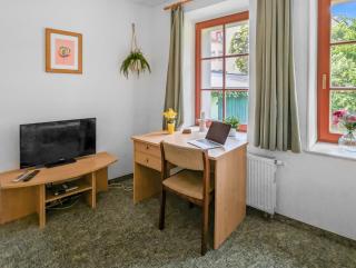 Ruhiges Zimmer mit Gartenblick & Schreibtisch - Freiberg - 7