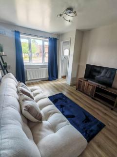 Comfy House Parking Long Stay - 5