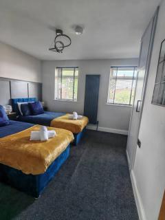 Comfy House Parking Long Stay - - 2