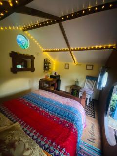 Tyluna Cornish Glamping Cabin - 4