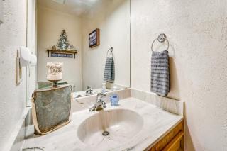 Hike, Bike and Ski Red River Condo with Spa Access - 1