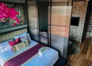 Green Rooms Braddon - Themed Micro Apartments in Canberra's Trendiest Neighborhood - - 8