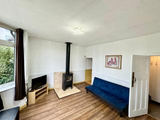 Stylish 4-Bed Home in Egham Surrey near airport - 6