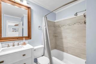 245B HHB&T - Charming Villa with Private Balcony! Enjoy Direct Beach Access, Pool, Tennis & Gym - Hilton Head Island - 3