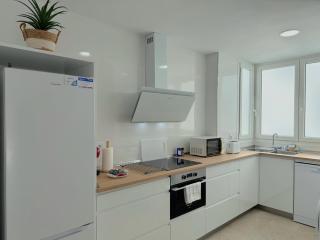 Grande y moderno junto a la playa & parking - Fuengirola - 1