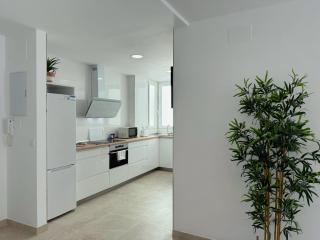 Grande y moderno junto a la playa & parking - Fuengirola - 2