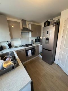 King size room in a modern house in Cheltenham - 7