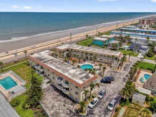 Court of Palms - 8