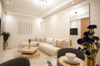 New cozy 2 bedroom apartment with 3 Acs close to airport and center - 9
