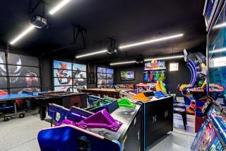 Da Spidey House: Waterslide, 100K Gameroom, Pickleball, Bocceball, & More - 2
