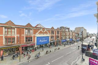Amazing 2 Bedrooms Flat In Dalston - 3