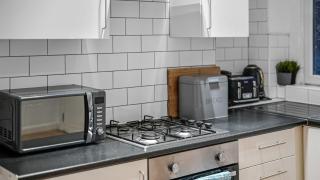 Brilliant 2 Bedrooms Flat Next to The Station - 7