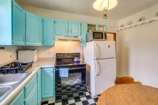 Steps to Lake Huron Retreat with Yard in St Ignace - St. Ignace - 2