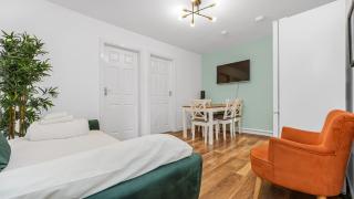Lovely 2 Bedrooms Flat Next to The Station - 1