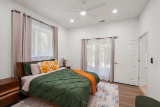Yosemite-bound, Fun at the lake, Spacious & stylish 6 Bdr home with game room - 4