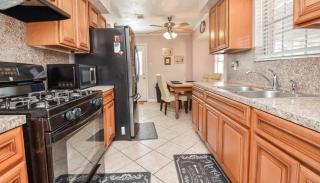 1700 SQFT Baytown Comfy Corporate Budget Oasis - 5