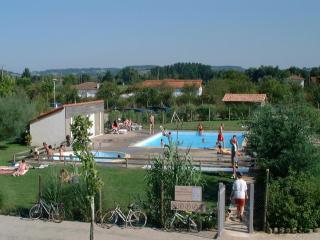 Chalet in France with Garden Terrace - Castelmoron-sur-Lot - 9