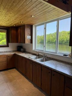 Chalet au bord de l'eau avec spa privé - Mauricie - Portneuf - Québec - 1