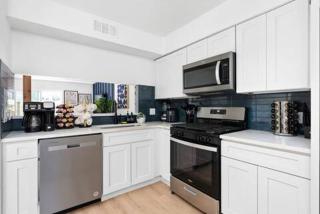 Chic 3-Bedroom Getaway in Central Austin - 7