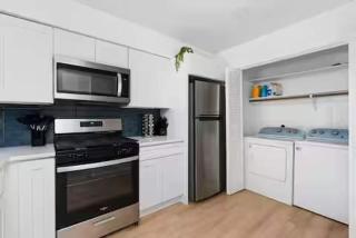 Chic 3-Bedroom Getaway in Central Austin - 6