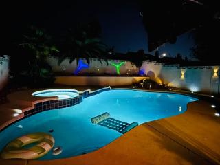2300FT VEGAS HOUSE 4 BEDROOm - 9