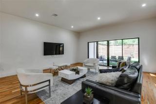 Uptown Dallas Modern Retreat - 9