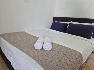 13pax GLORY EXECUTIVE SUITE 3R3B, DOORSTEP BEACH, POOL, BBQ, Wifi, 50"TV - Port Dickson - 3