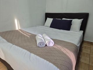13pax GLORY EXECUTIVE SUITE 3R3B, DOORSTEP BEACH, POOL, BBQ, Wifi, 50"TV - 8