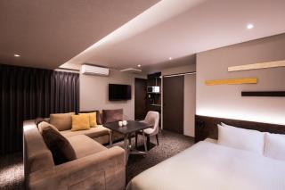 Rinn Sanjo Ohashi East - 1