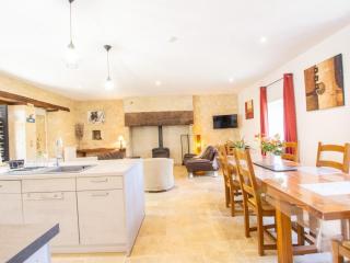Maison de Charme avec Jardin, Activités de Plein Air et Proche Sites Touristiques - FR-1-616-333 - 2