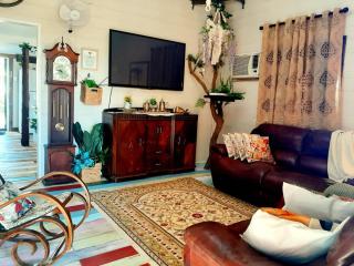 Rosewood Cottage -Entire 2 bedroom home with Netflix & WiFi - 7