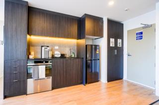 Urban Comfort 2 Bedroom Apartment Near Everything - 5