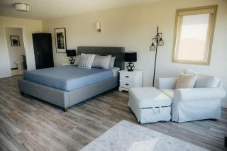 Hot-tub, Games Room, Walk-in Sauna, 7 BM, 15 mins to Waterton - 3