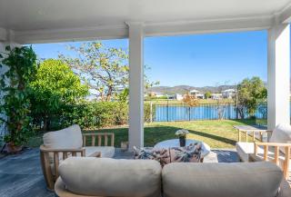 Lakeside Luxe Modern 5BR Retreat close to HOSPITAL - 7