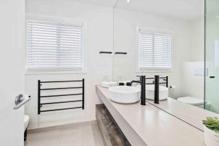 Albatross Beachfront 3 Bedroom Apartment - 8