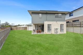 Stylish & Spacious 3BR 2BA Home in Spring Mountain - Springfield Lakes - 4