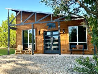 Brand New Rustic Cabin with pool table and fireplace - Purcell - 6