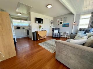 Beach Cottage 37 - Coastal Getaway, Minutes from the Beach - 9