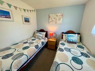 Beach Cottage 37 - Coastal Getaway, Minutes from the Beach - Westward Ho - 4