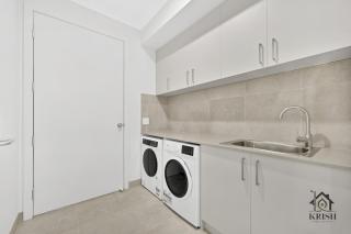 Emmanuel Retreat-Specialist Home in Wyndam Vale - Wyndham Vale - 6