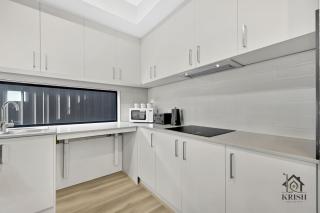 Emmanuel Retreat-Specialist Home in Wyndam Vale - Wyndham Vale - 2