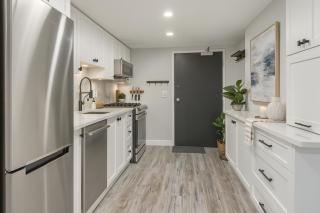 Luxurious and Stylish 2 Bedroom Metropolitan Residence - Vancouver - 3