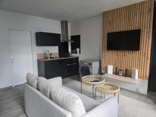 Idéal couples & pro - Patio extérieur- Proche centre ville et gare - Promenade au bord de la Charente - Parking à proximité - Wifi très haut debit - Équipement premium -Netflix - Angoulême - 8