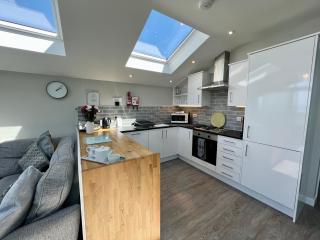 Lighthouse View 3 - Coastal Luxury on Quiet Holiday Park - 9