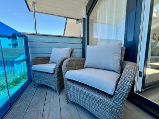 Lighthouse View 3 - Coastal Luxury on Quiet Holiday Park - 5