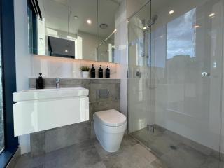 Complete Host Melbourne Grand Apartments - 1
